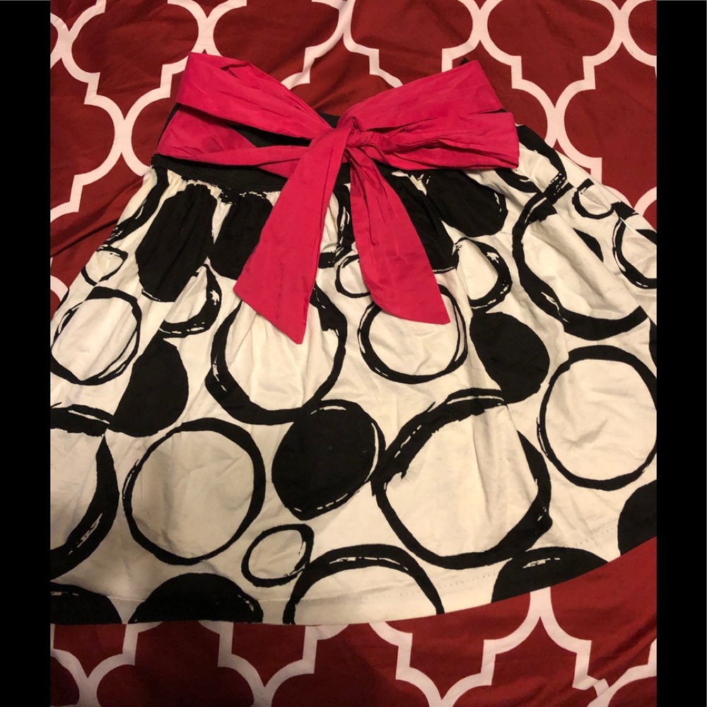 Black and white pattern skirt
