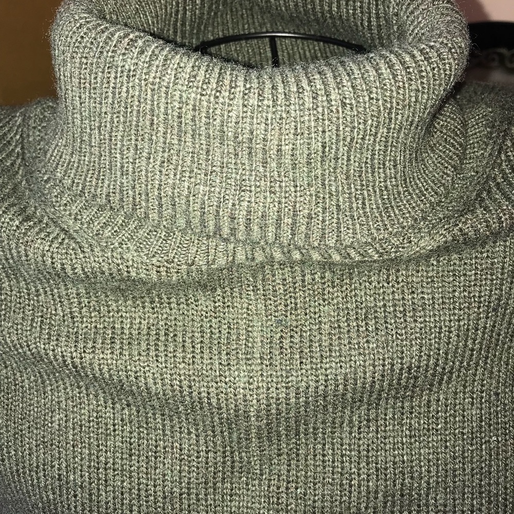 Turtleneck sweater by Moda International