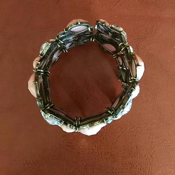 *Stretchable VINTAGE Pink Bracelet - Picture 2 of 4