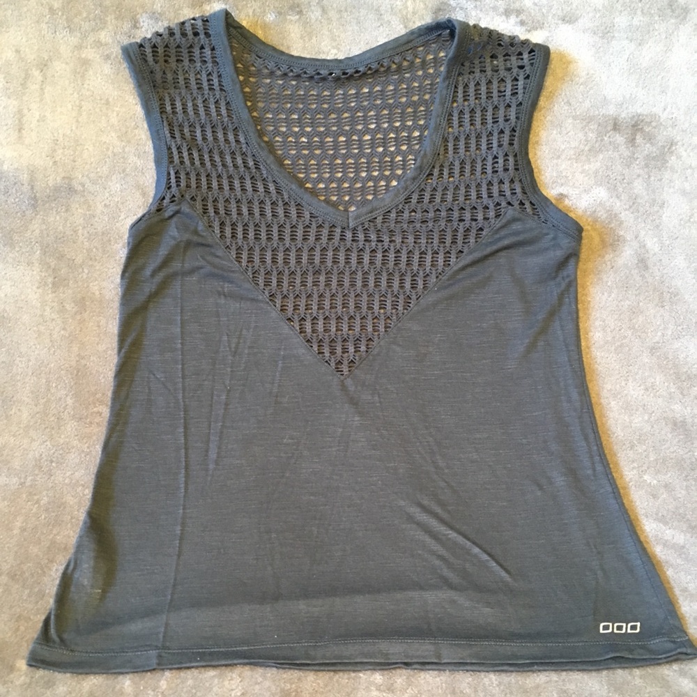 Lorna Jane top S
