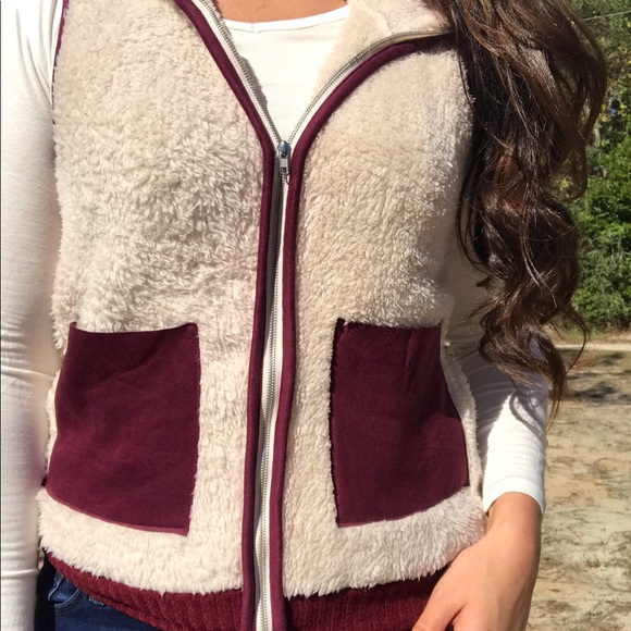 << Tan & Burgundy Fur Sherpa Vest >> - Picture 4 of 6