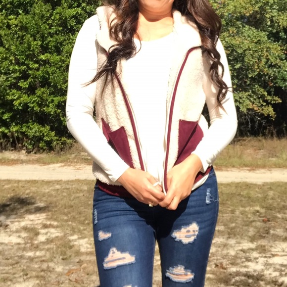 << Tan & Burgundy Fur Sherpa Vest >> - Picture 6 of 6