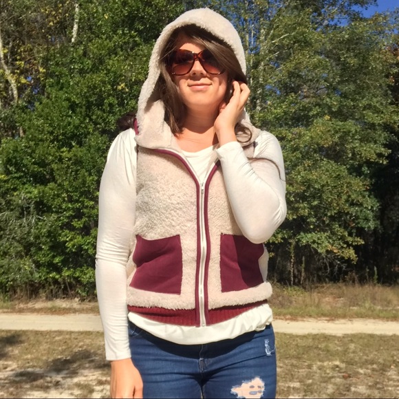 << Tan & Burgundy Fur Sherpa Vest >> - Picture 2 of 6