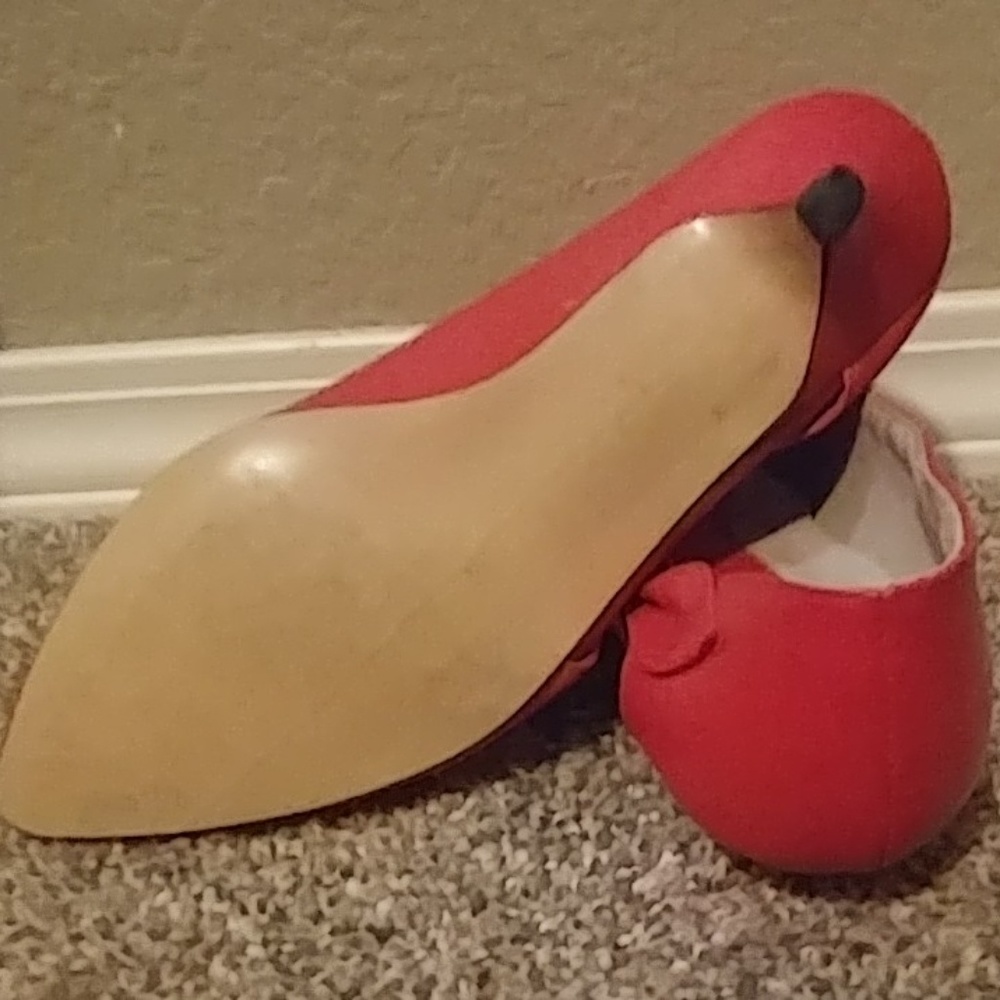 Red heels. - Picture 2 of 5