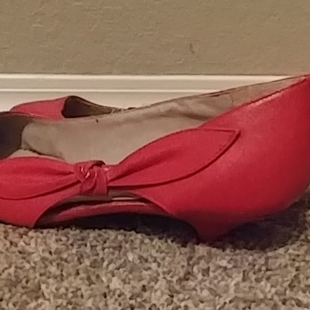 Red heels. - Picture 3 of 5