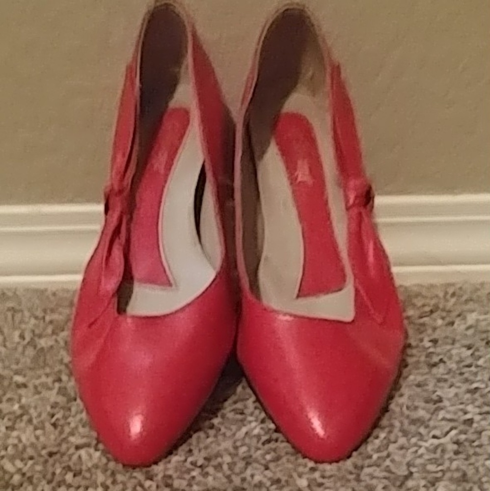Red heels. - Picture 5 of 5