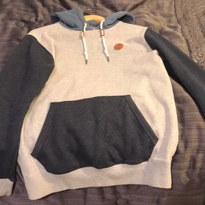 Brand new Volcom pull over