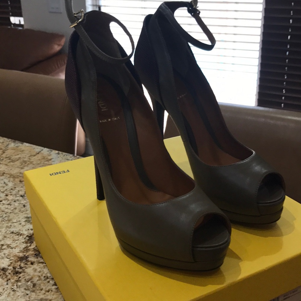 Fendi Spuntata Nappa heels