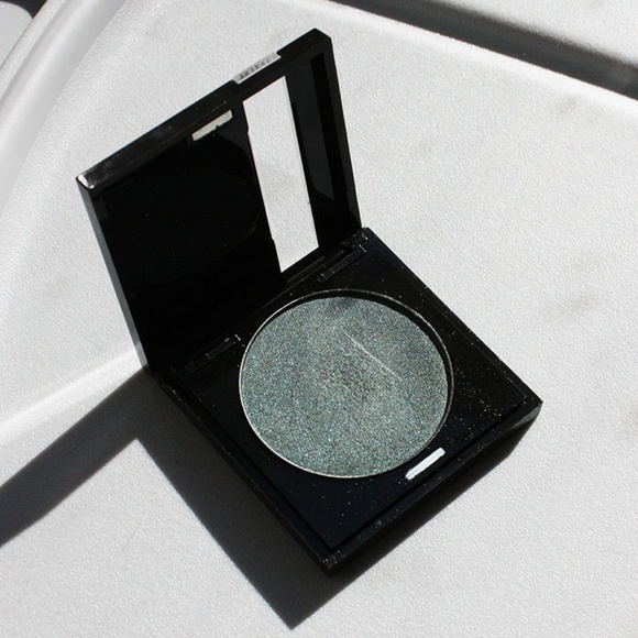đź–¤Makeup Foreverđź–¤Deep Green Eyeshadow - Picture 2 of 3