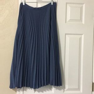 Banana Republic pleated midi skirt