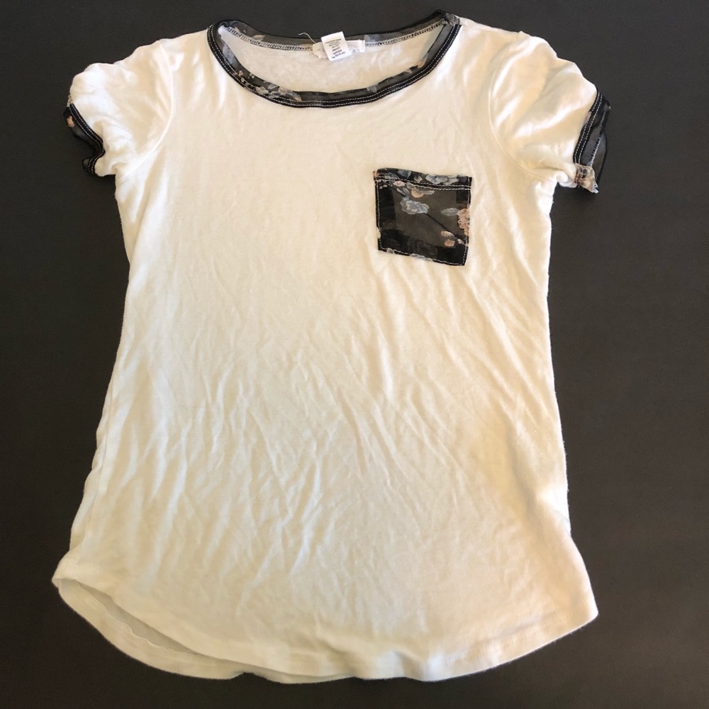 White Tilly’s Tee with mesh pockets
