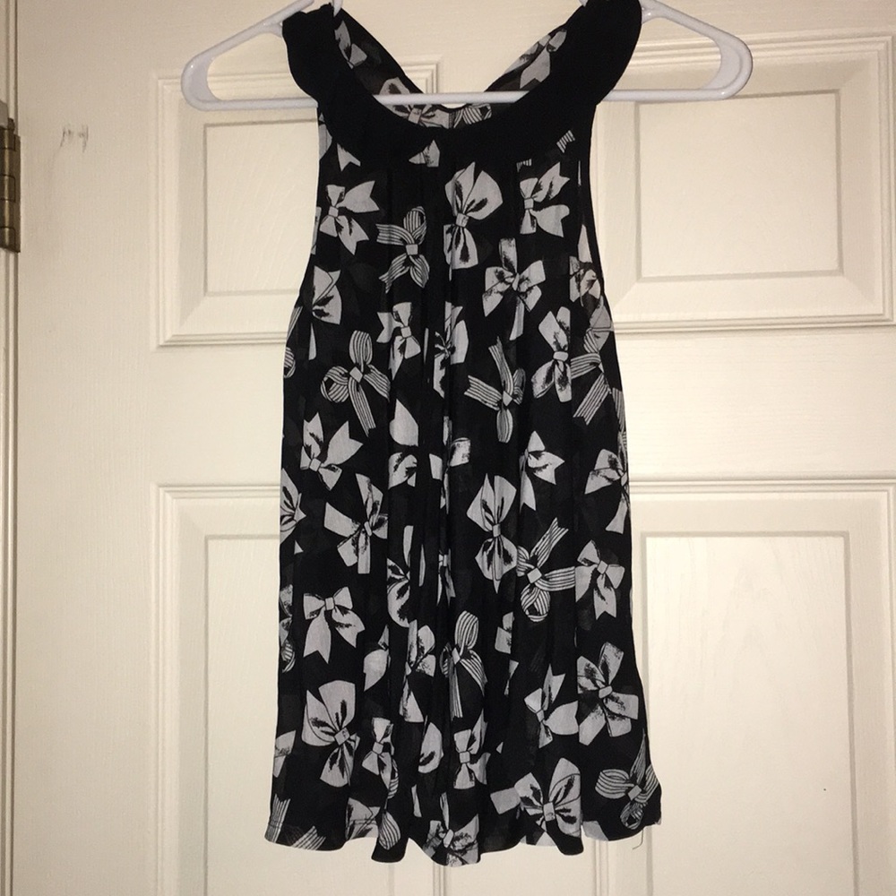 Women’s black and white dress shirt