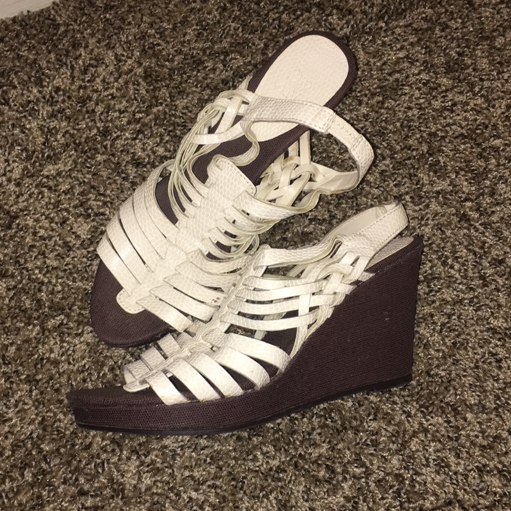 Cream wedges
