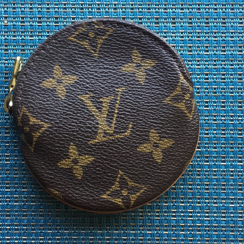 NEW AND UNUSED Louis Vuitton ROund Coin Purse.