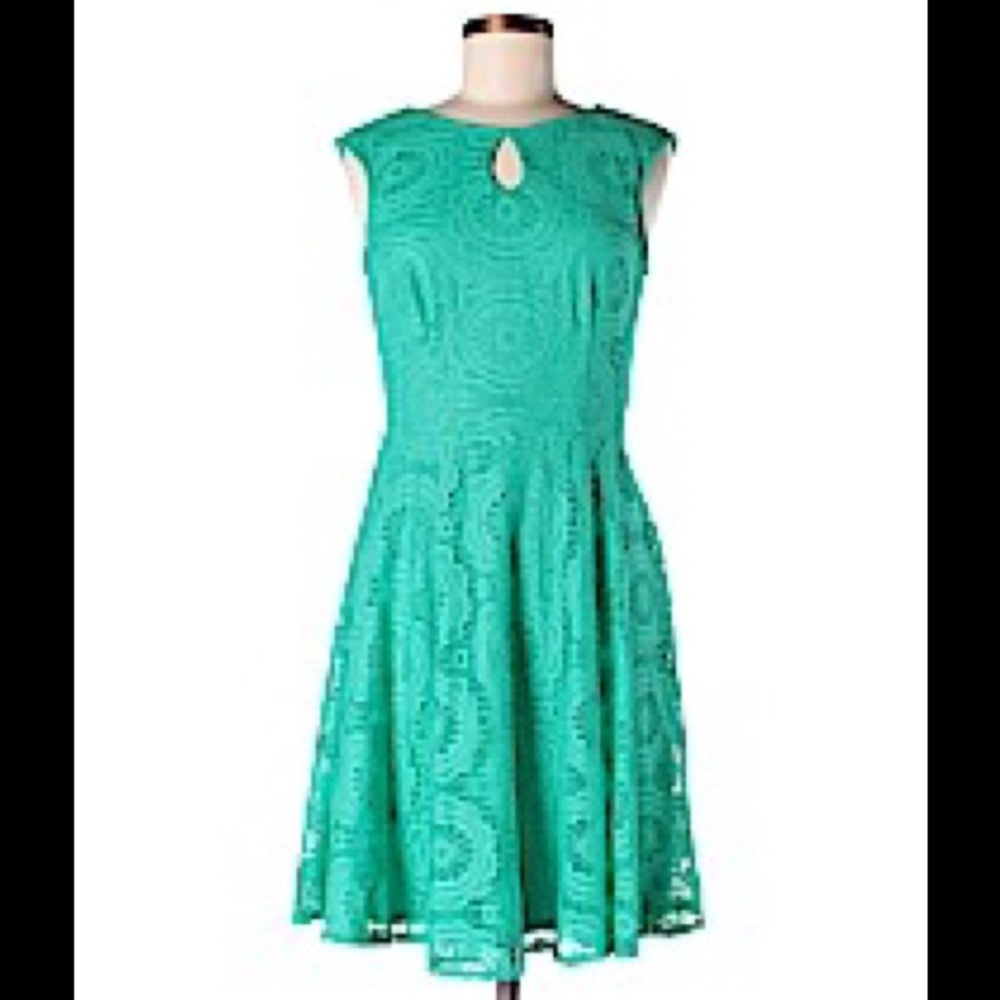 CLEARANCE Maggy London Emerald Green Lace Pattern