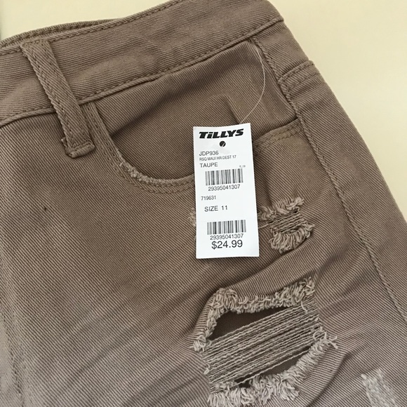 Tillys Taupe Shorts Never Worn - Picture 4 of 4