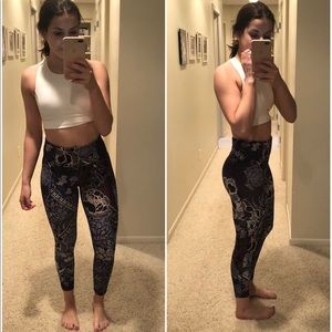 Athleta 7/8 salutation pattern leggings