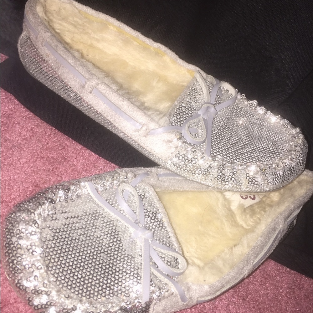💎 Silver Sparkly Moccasins 💎
