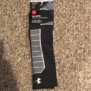 Under Armour UA MTN socks medium over the calf