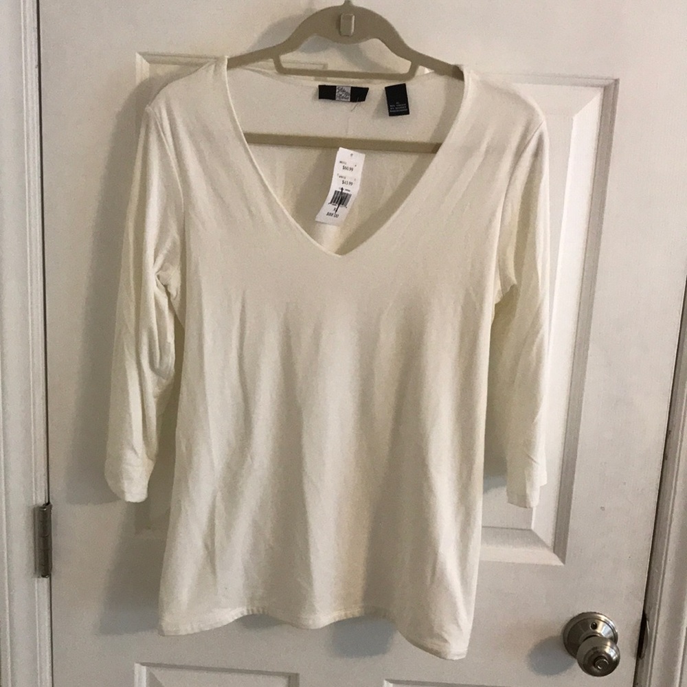 NWT Saks Fifth Avenue XL v neck tee
