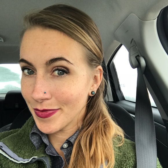 Meet your Posher, Madison - Picture 1 of 1