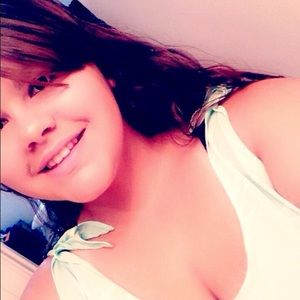 Meet your Posher, Claudia