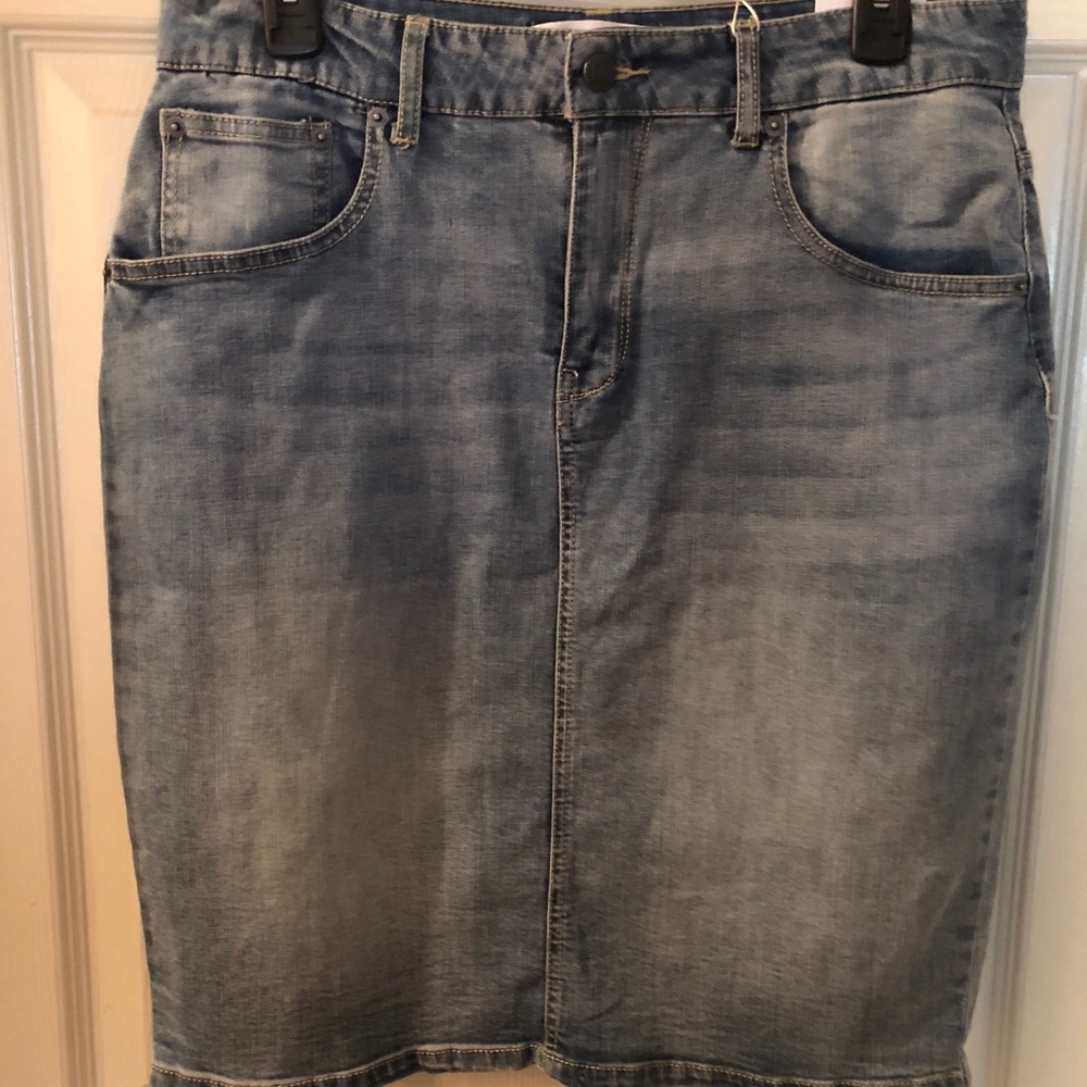 Kenneth Cole Reaction blue Jean skirt size 10