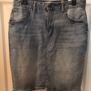 Kenneth Cole Reaction blue Jean skirt size 10