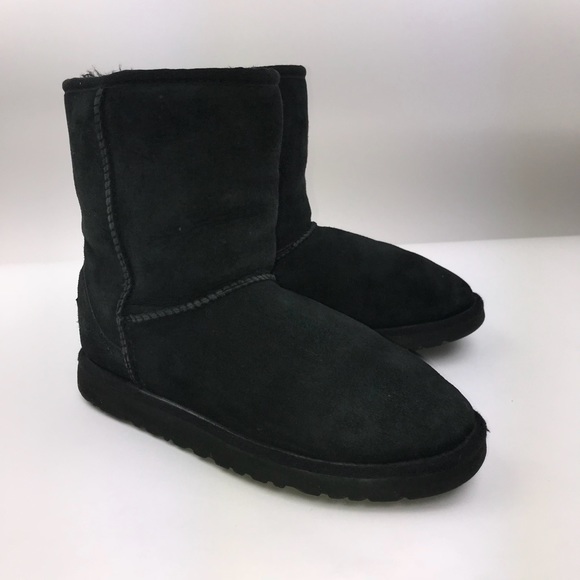 UGG Shoes - UGG Women’s Black Classic Short Boots EUC Size 6