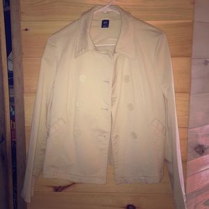 Light GAP jacket 🧥 size 6 Pre-loved cream color