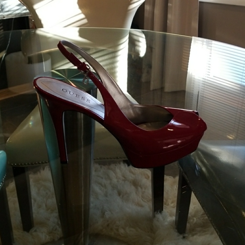 GUESS Red patent heels