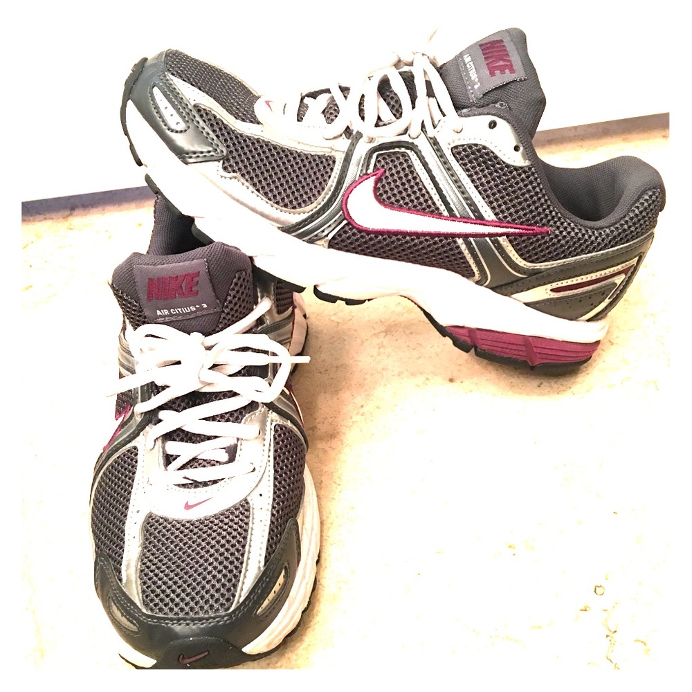 Women's Nike Air Citius. Like NEW SIZE 8.5