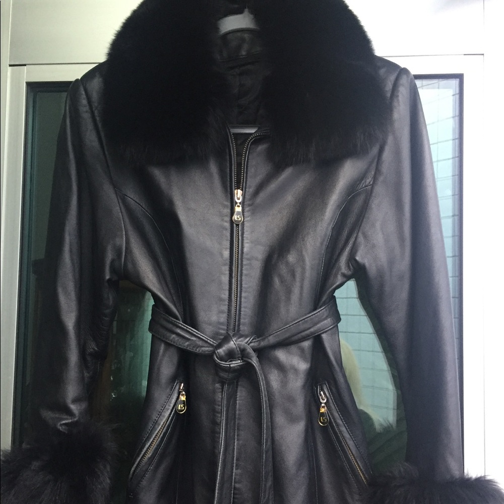 Soft real leather coat with fox trim