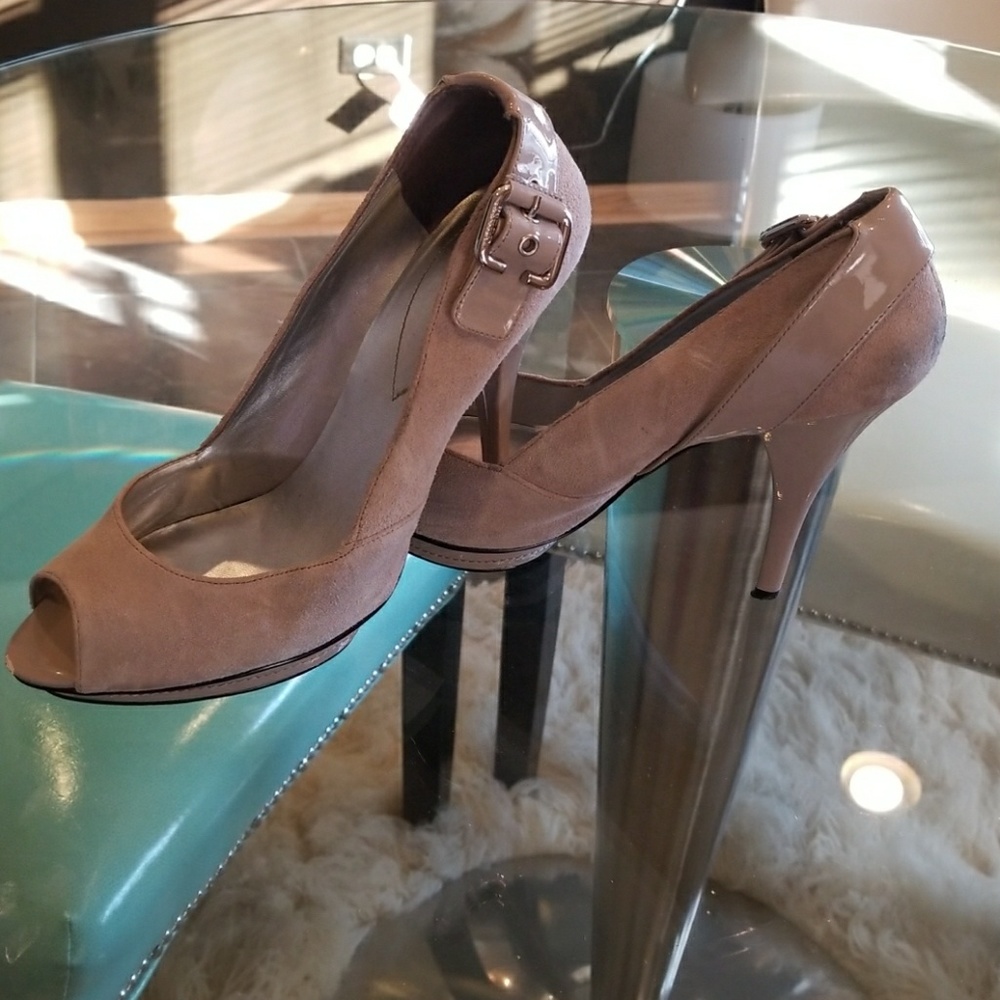 GUESS Suede pumps