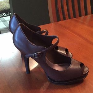 Brown high heals 3" heal nwot