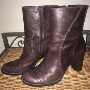 Brown leather boot