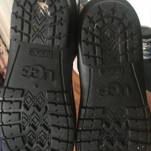 Black ugg boot still in good condition