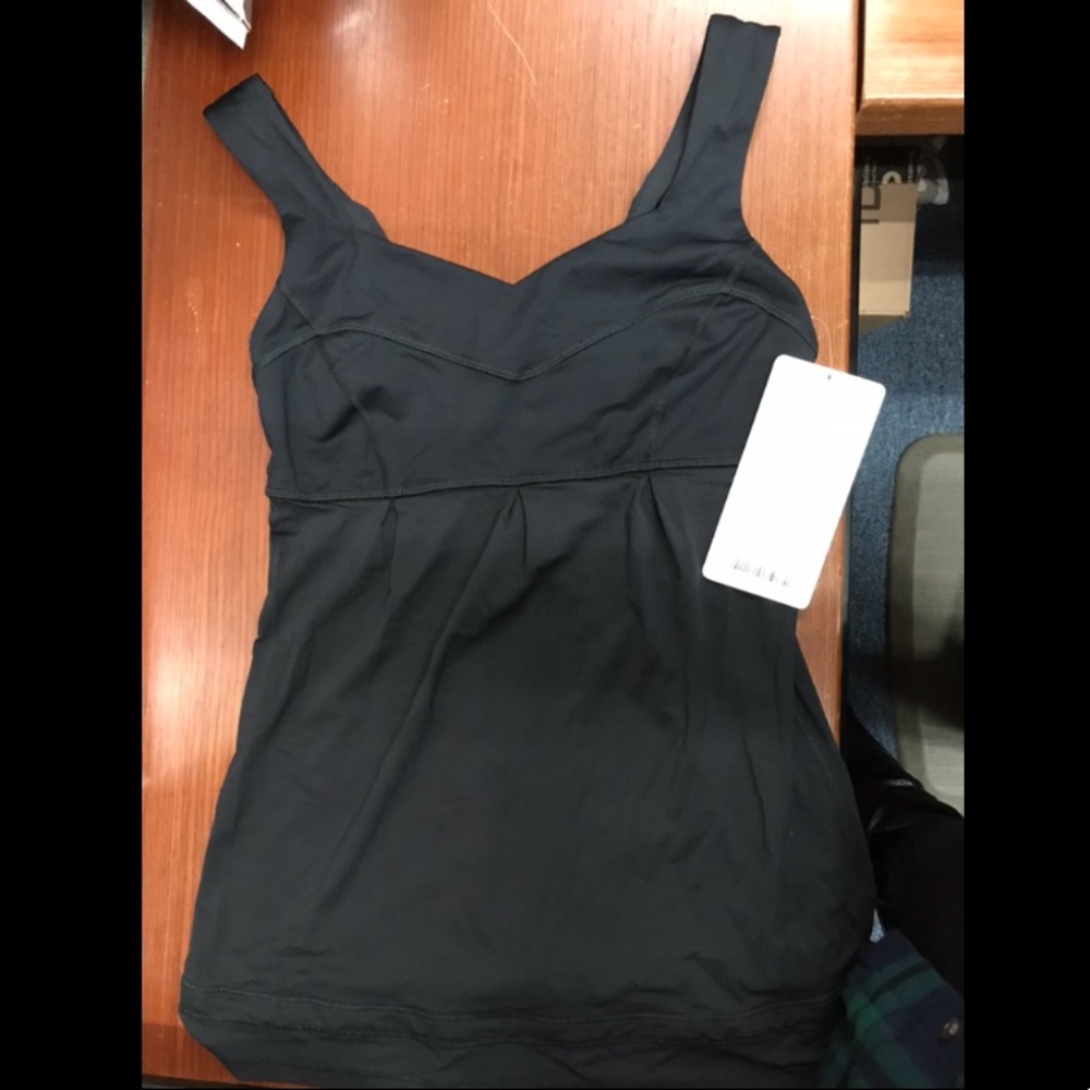 NWT lululemon Tame Me Tank in Black. Sz. 4