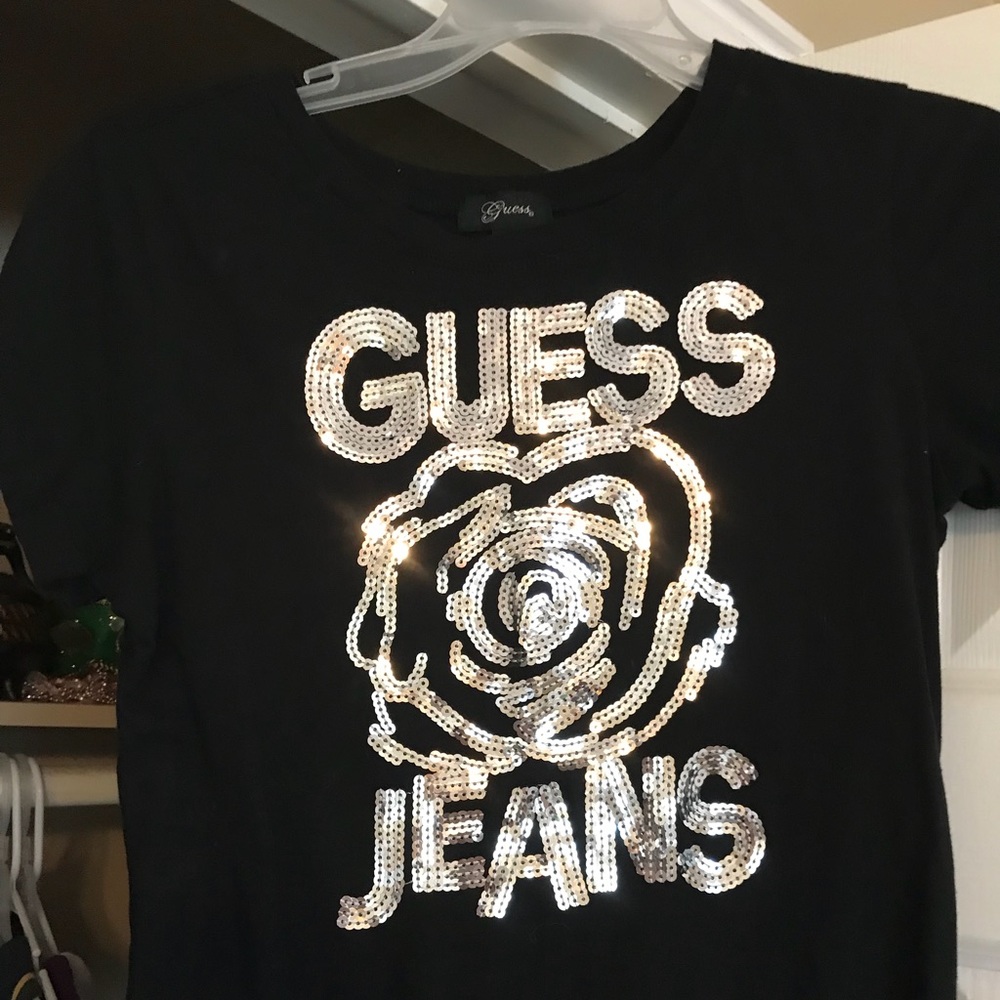 Large women’s shirt guess