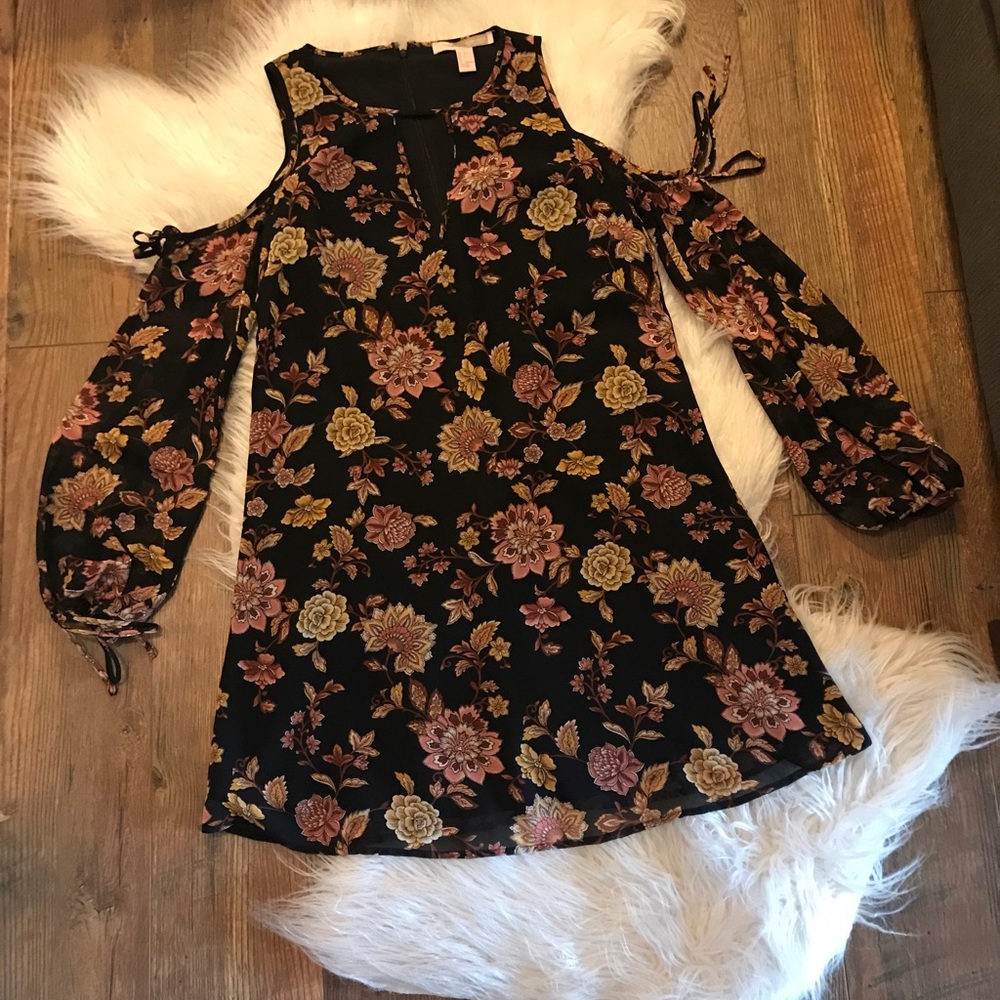 FOREVER 21 Cold Shoulder Floral Dress