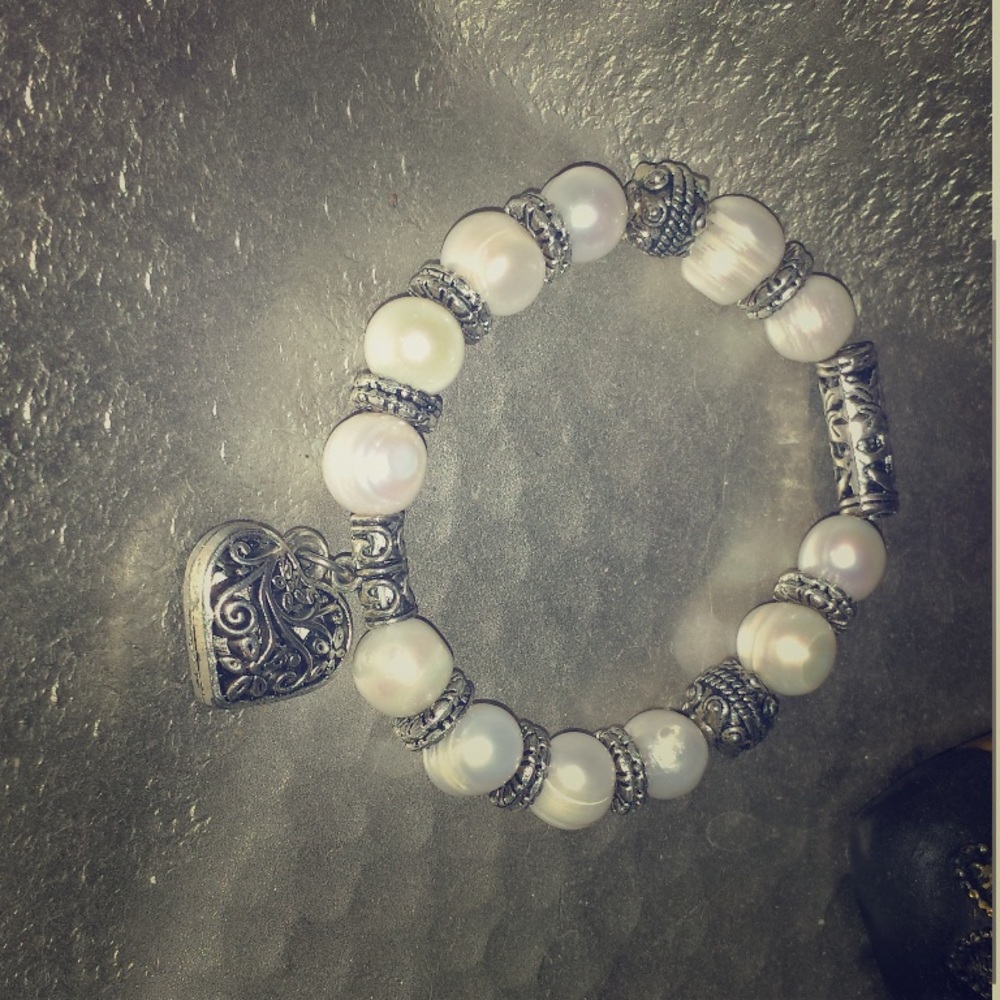 Bora Bora Faux Pearl Stretch bracelet