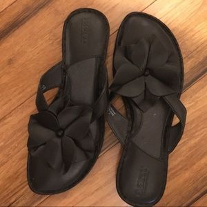 Born black  leather sandals with flower. Size 7