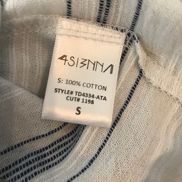 Off the shoulder Vici Collection top - Picture 4 of 4