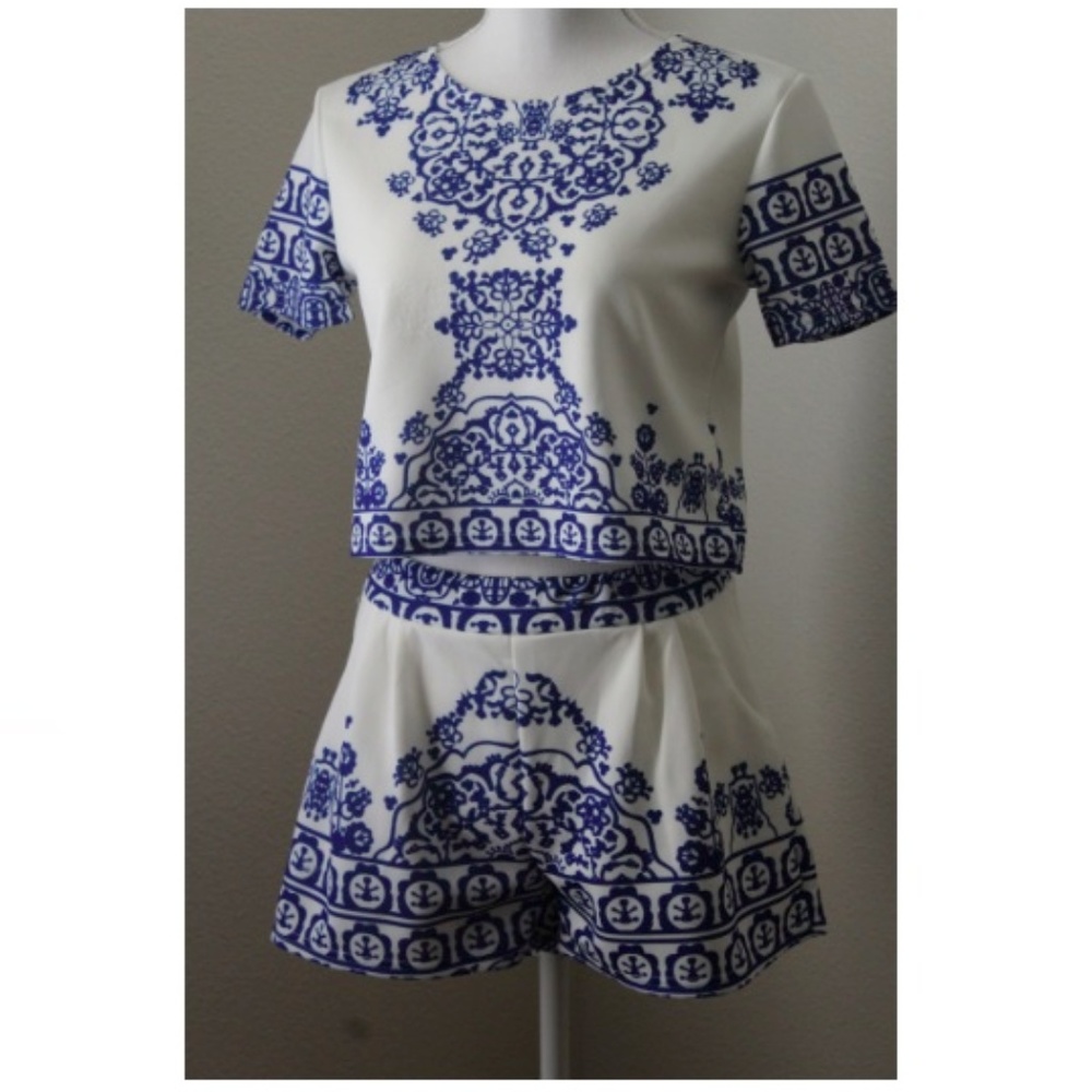 Romwe Porcelain Print Crop Top with Shorts
