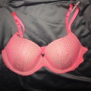 Victoria's Secret very sexy light lined plunge bra