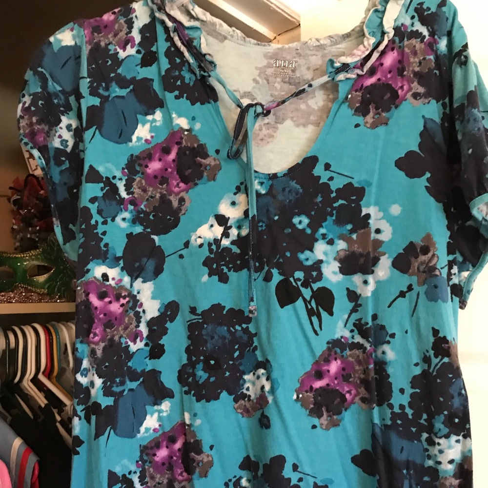 Women’s xlarge by Ana fits like a large