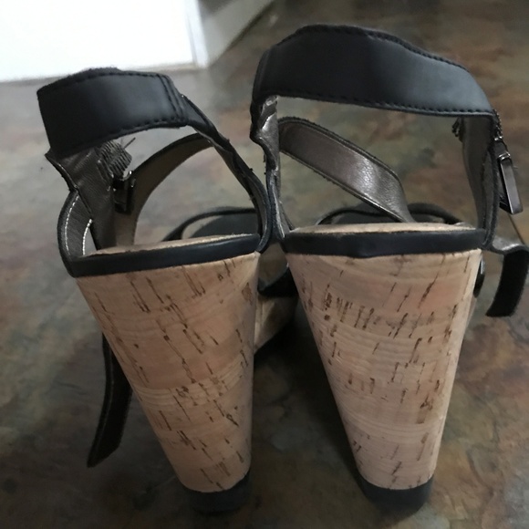 Sam Edelman Women's Black Wedges Size 9 - Picture 4 of 4