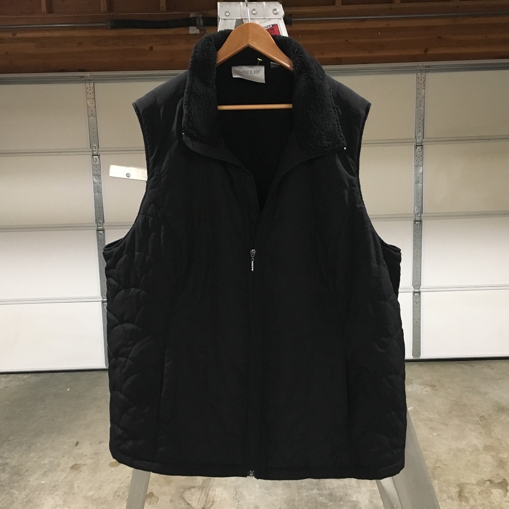 AVENUE black warm vest plus size 30 32