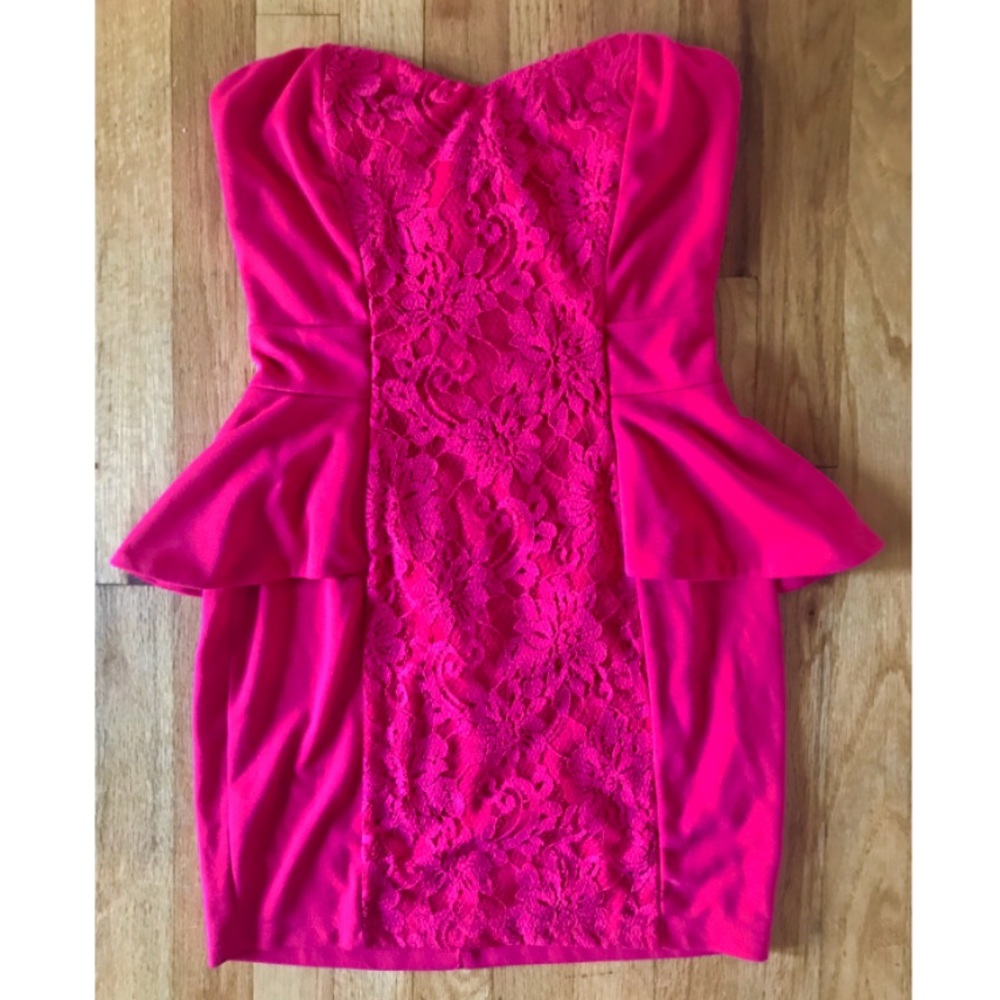 Pink lace peplum strapless bandeau mini dress - Picture 2 of 8