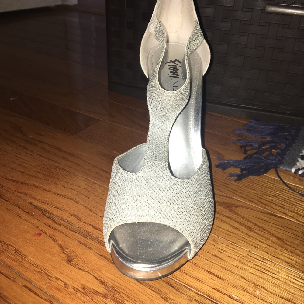 Heels! - Picture 2 of 3